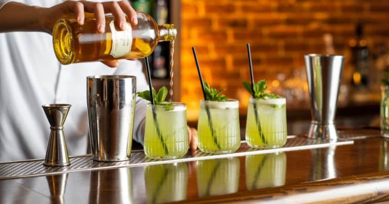 Supermarkt drankaanbiedingen: party drinks, cocktail ingrediënten en feestdeals